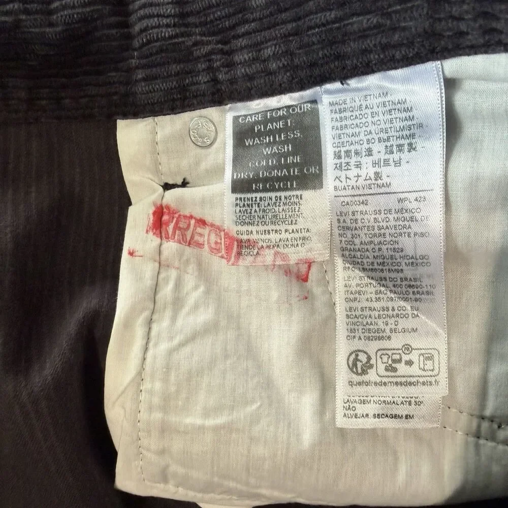 Levi’s Black Corduroy Relaxed Straight Leg Pants Mens Size 33x30 NWT New
